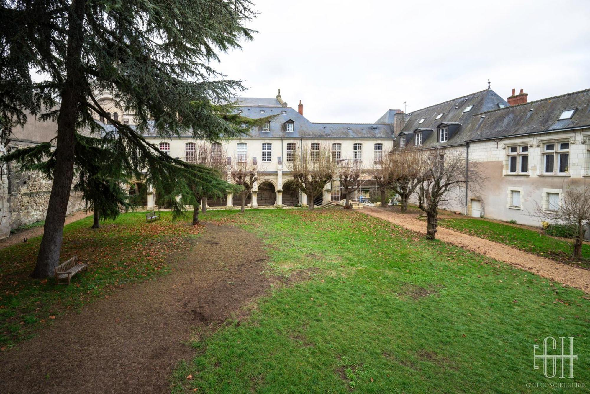 Le Saint Martin / Cathedrale Apartment *