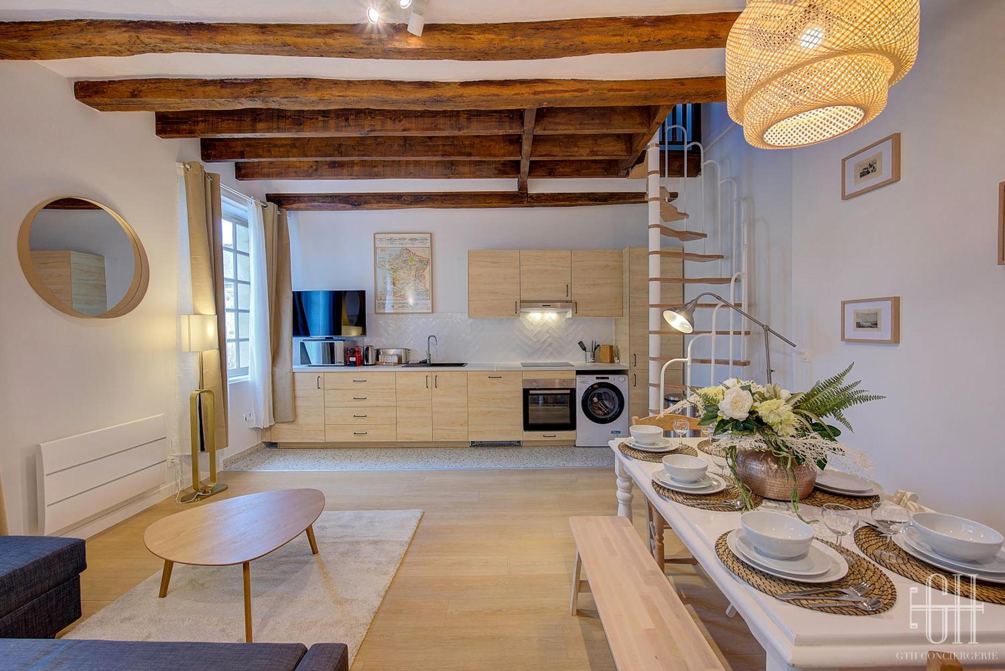 Le Saint Martin / Cathedrale Apartment Tours